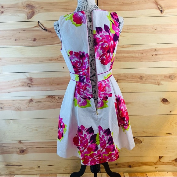 Trina Turk white floral fit & flare V neck dress 4 - Picture 6 of 13